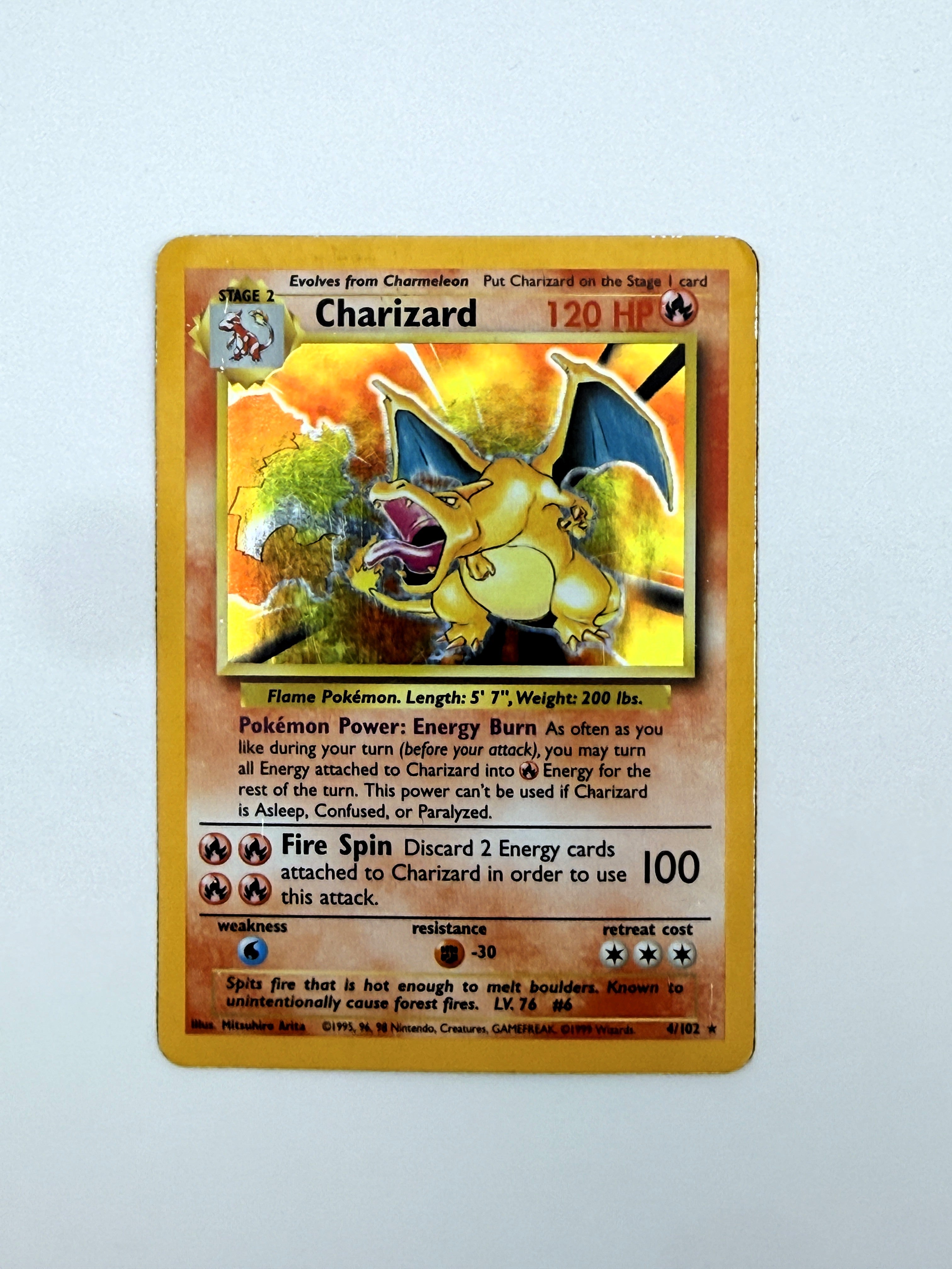 Charizard - Pokemon Base Set (4/102) - Damaged (D)